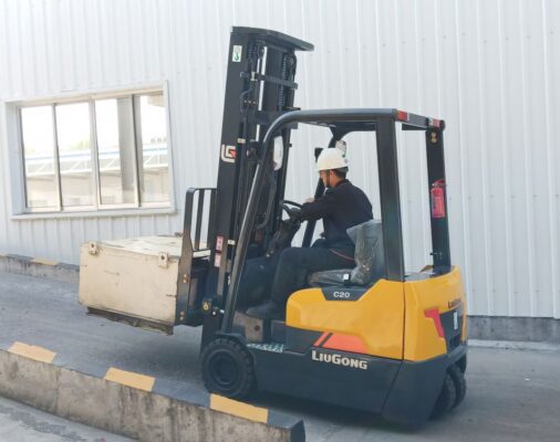 xe nâng điện 2 tấn