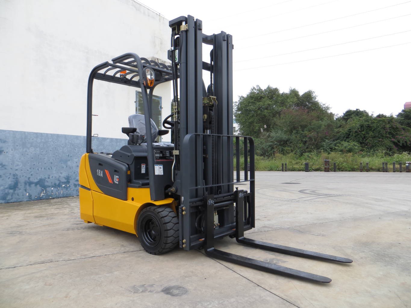 Xe nâng điện 1.8 tấn