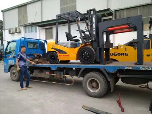 xe nâng kẹp gạch