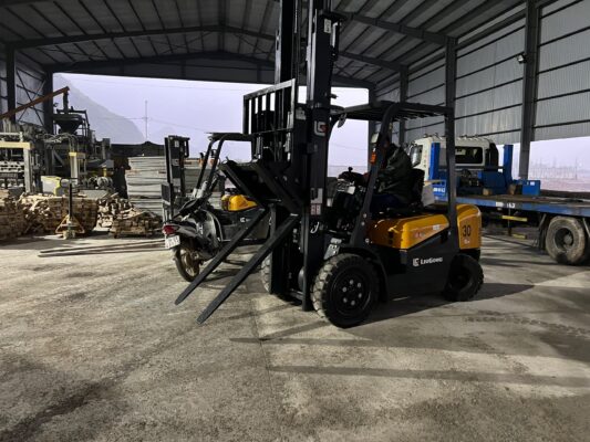 Xe nâng gật gù gầu xúc
