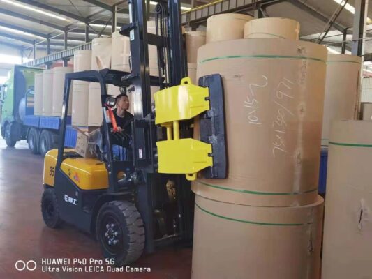 xe nâng kẹp giấy cuộn