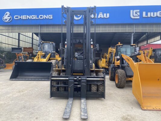 mua xe nâng trung quốc mới hay xe nâng nhật bãi
