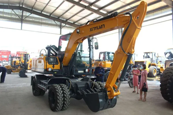 máy xúc đào bánh lốp xinyuan