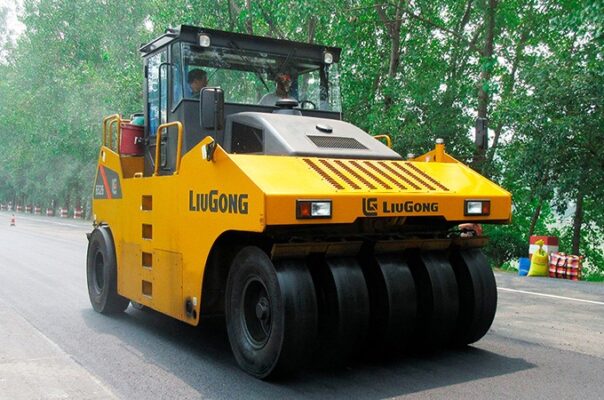 xe lu lốp 20 tấn liugong 6520E