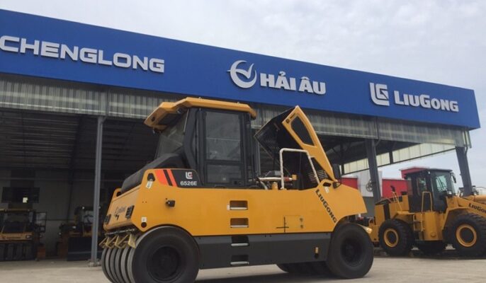 xe lu lốp 26 tấn Liugong 6526E