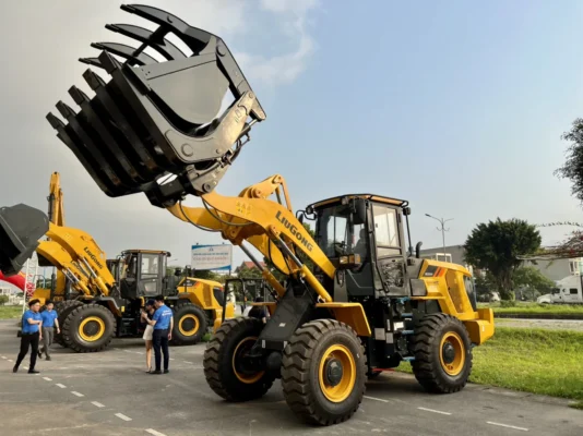 Xúc lật Liugong trang bị động cơ cummins